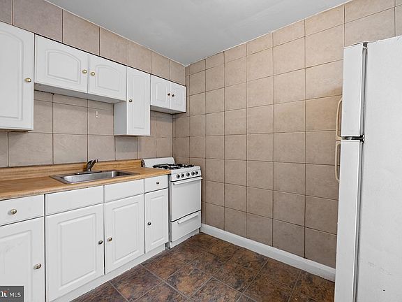 5th image of 1331 Taylor Ave