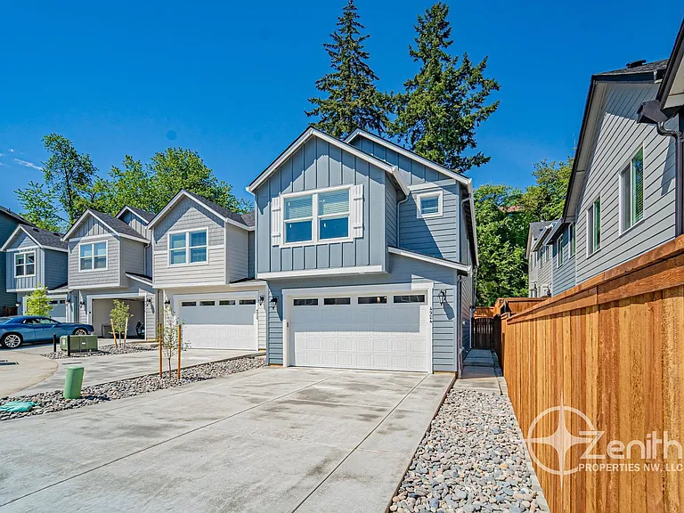4924 NE 2nd Ct — Photo 5
