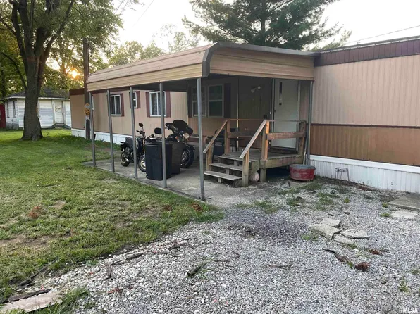 1403 S College St, Salem, IL 62881