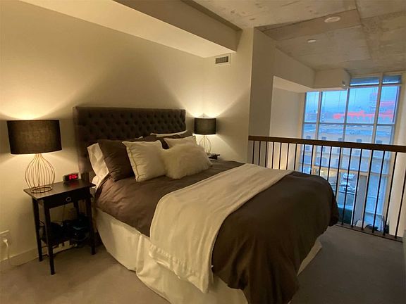 4th image of 5 Hanna Ave #444