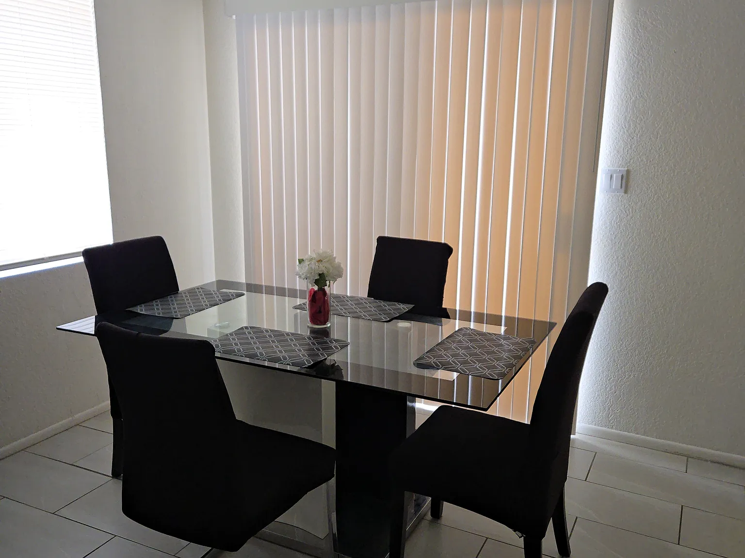 2 bed, 1080 sqft, $2,200 — Photo 4