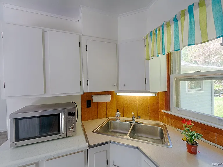 21 Van Dam Rd — Photo 13