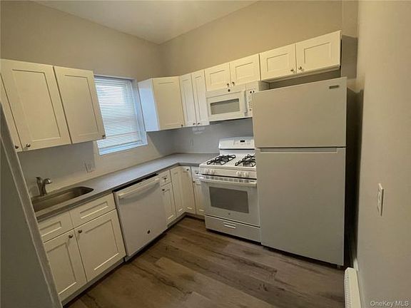 2nd image of 51 Smith St APT A1