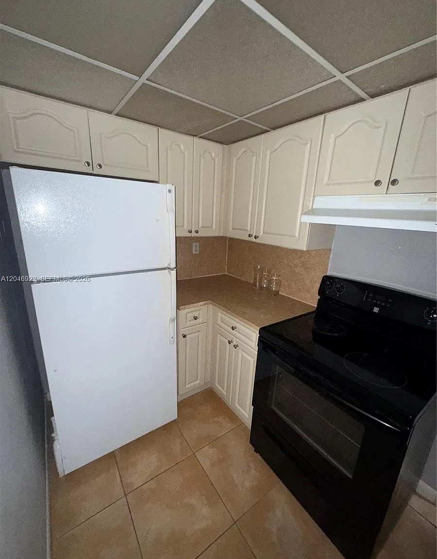 Coral Gate East Condo — Photo 4