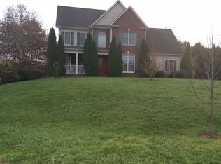 4971 Old River Dr, Hickory, NC 28602