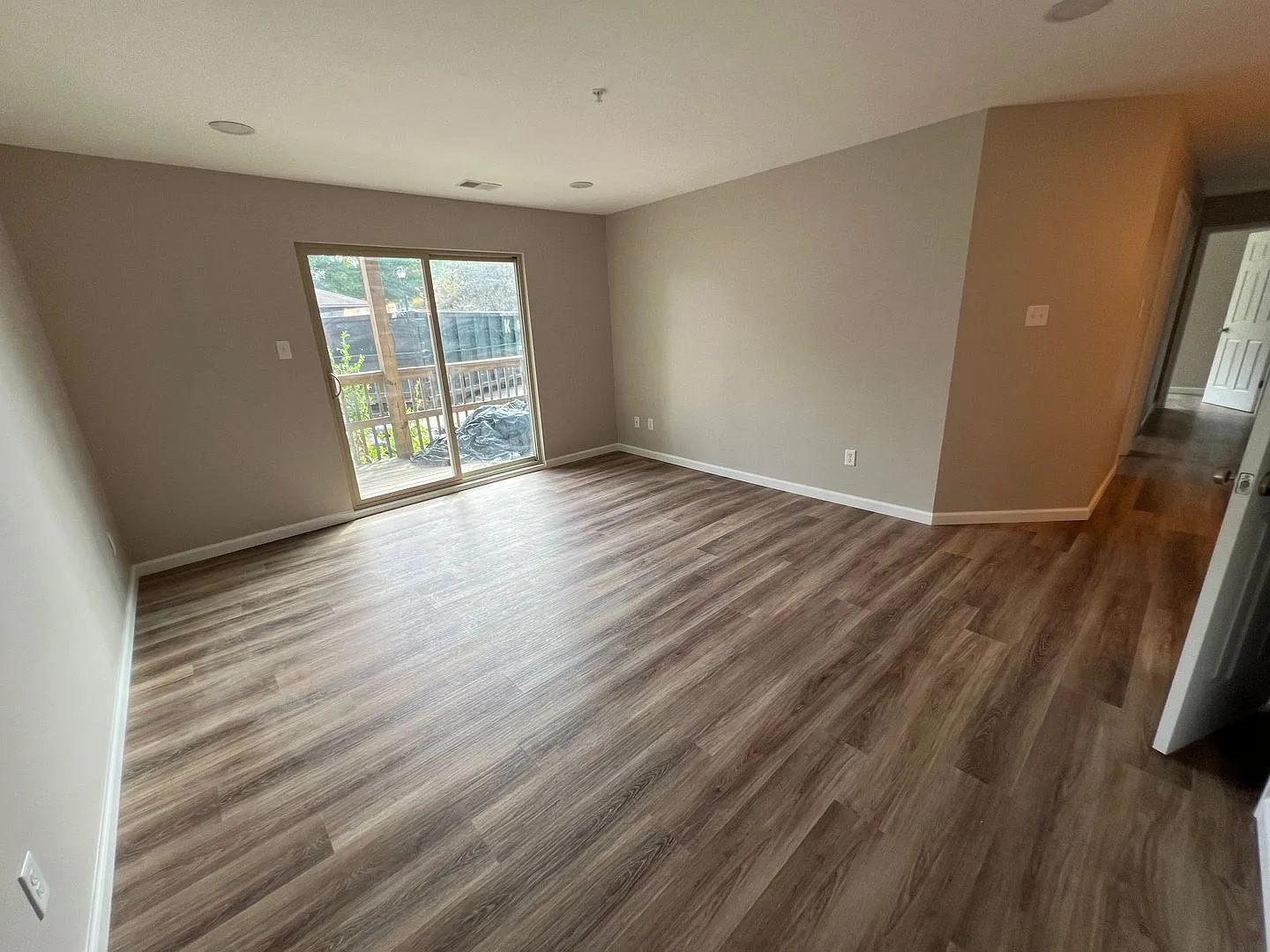 3-Bedroom, 2-Bathroom Apartment on Bloomington's Eastside — Photo 2