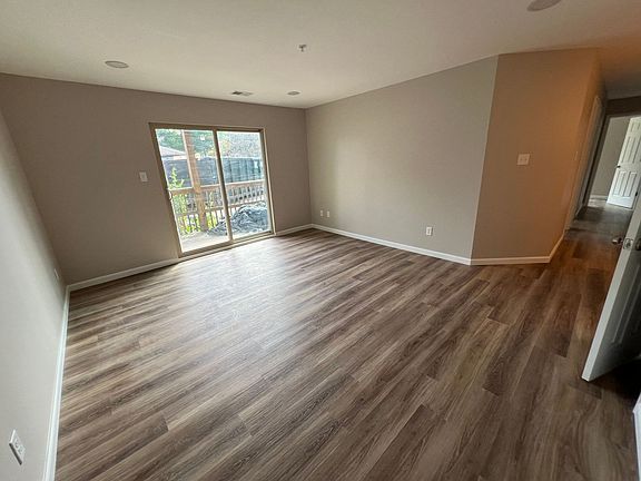 3rd image of 3210H E John Hinkle Pl