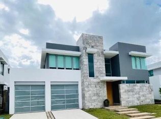 75 Calle Aquamarina, San Juan, PR 00926