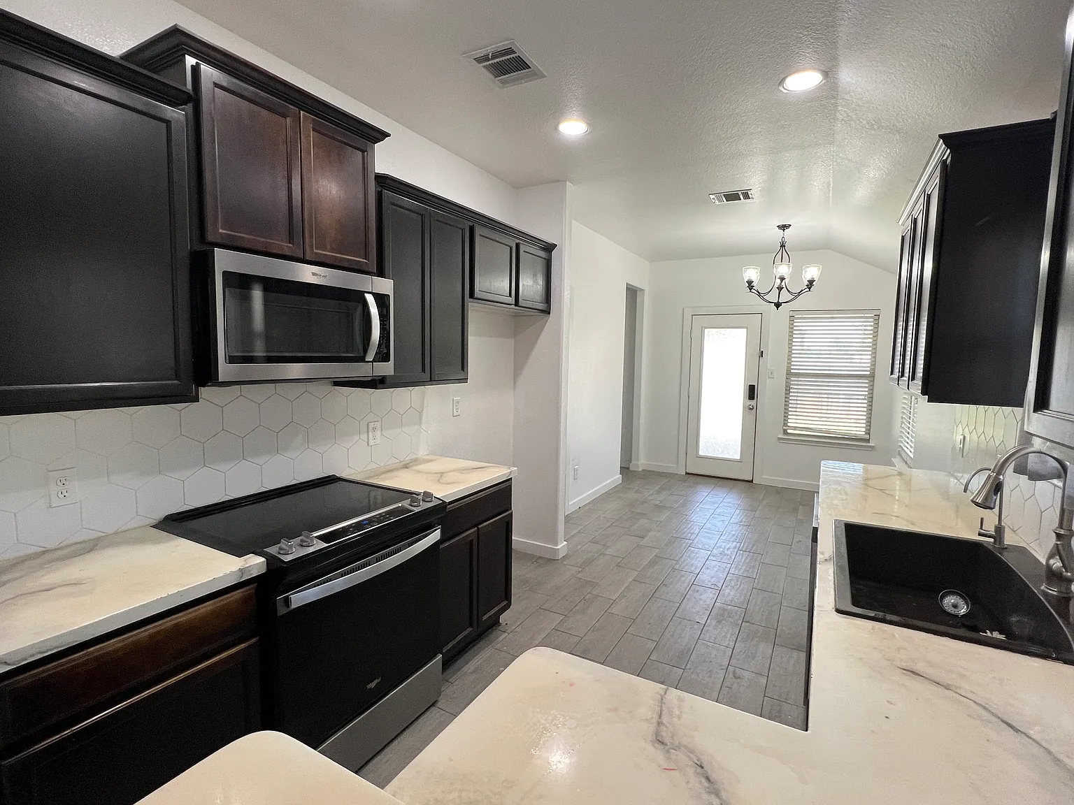 3 bed, 1509 sqft, $1,945 — Photo 2