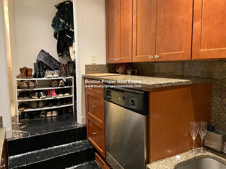 113 Beacon St #7 — Photo 18