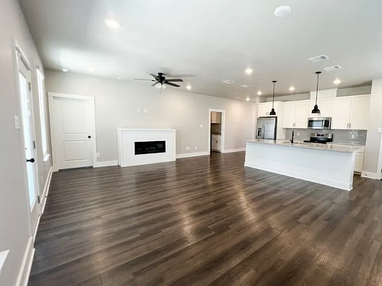 2053 Stillwell St — Photo 5