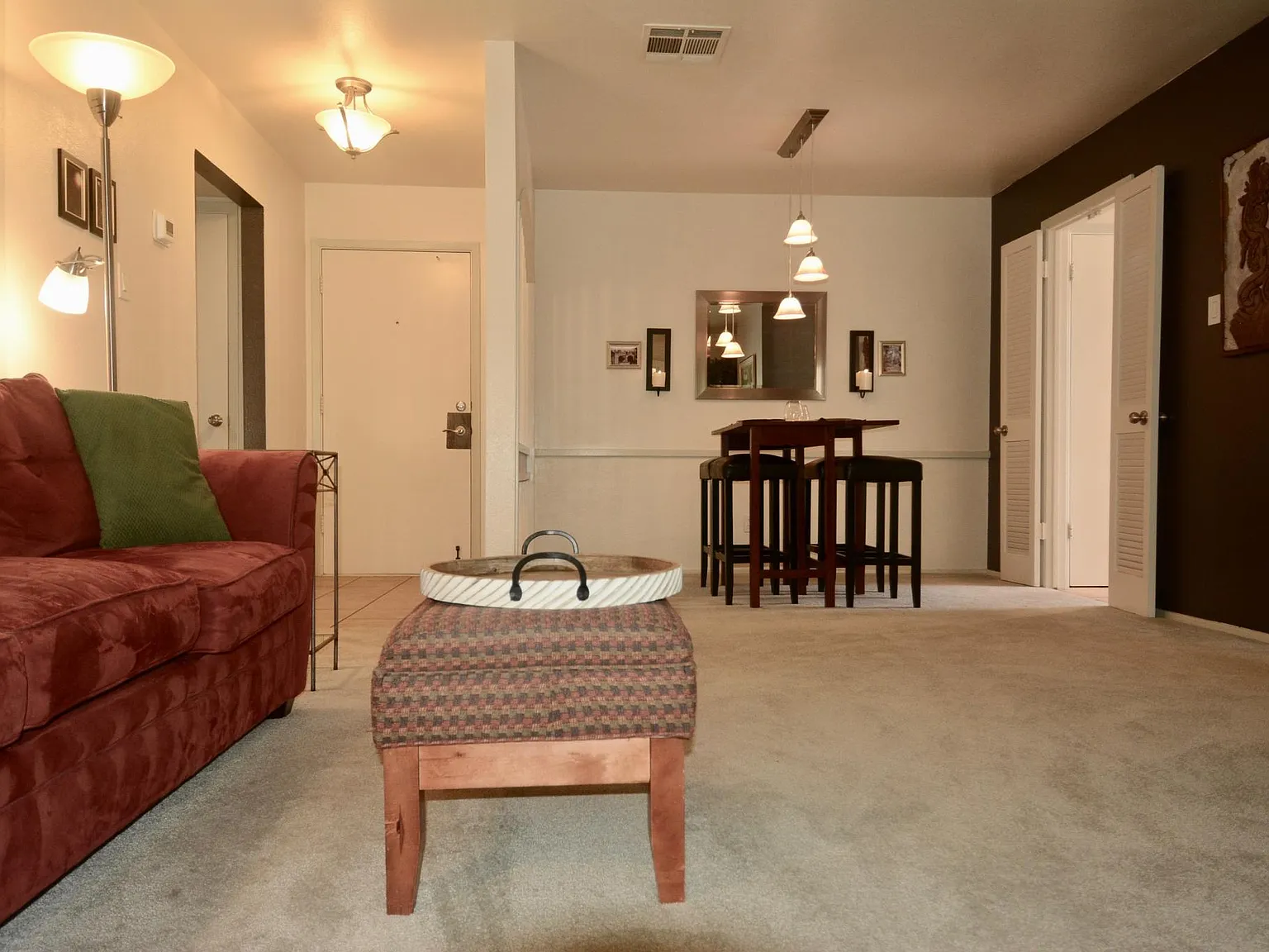 1 bed, 940 sqft, $1,500 — Photo 1
