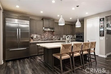 4 bed, 2432 sqft, $5,600 — Photo 3