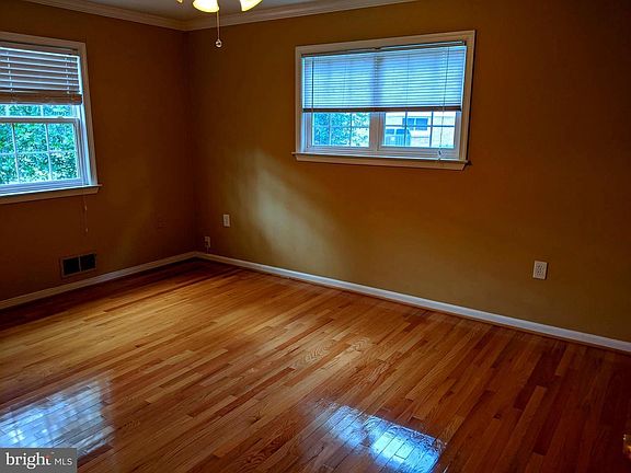 5th image of 5022 Chanticleer Ave