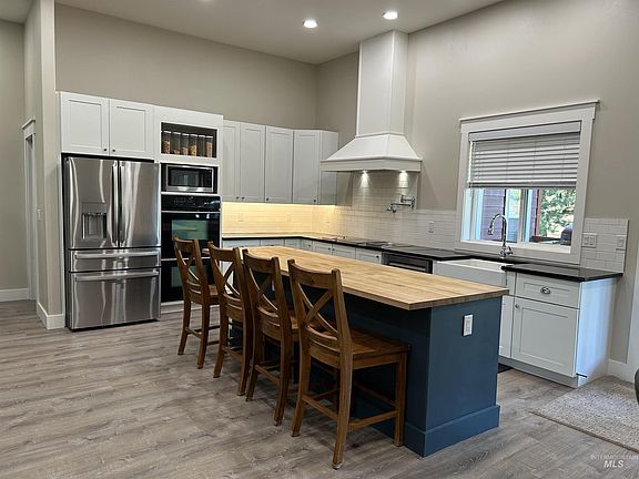 3rd image of 300 Big Meadow Rd