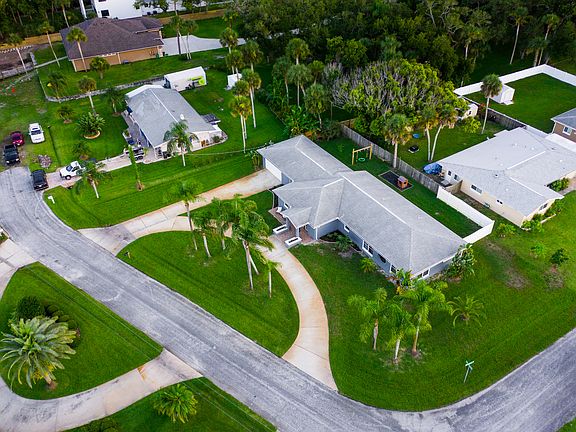 3rd image of 116 Palm Breeze Dr