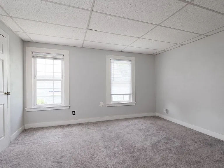 427 Flower Ave E — Photo 30