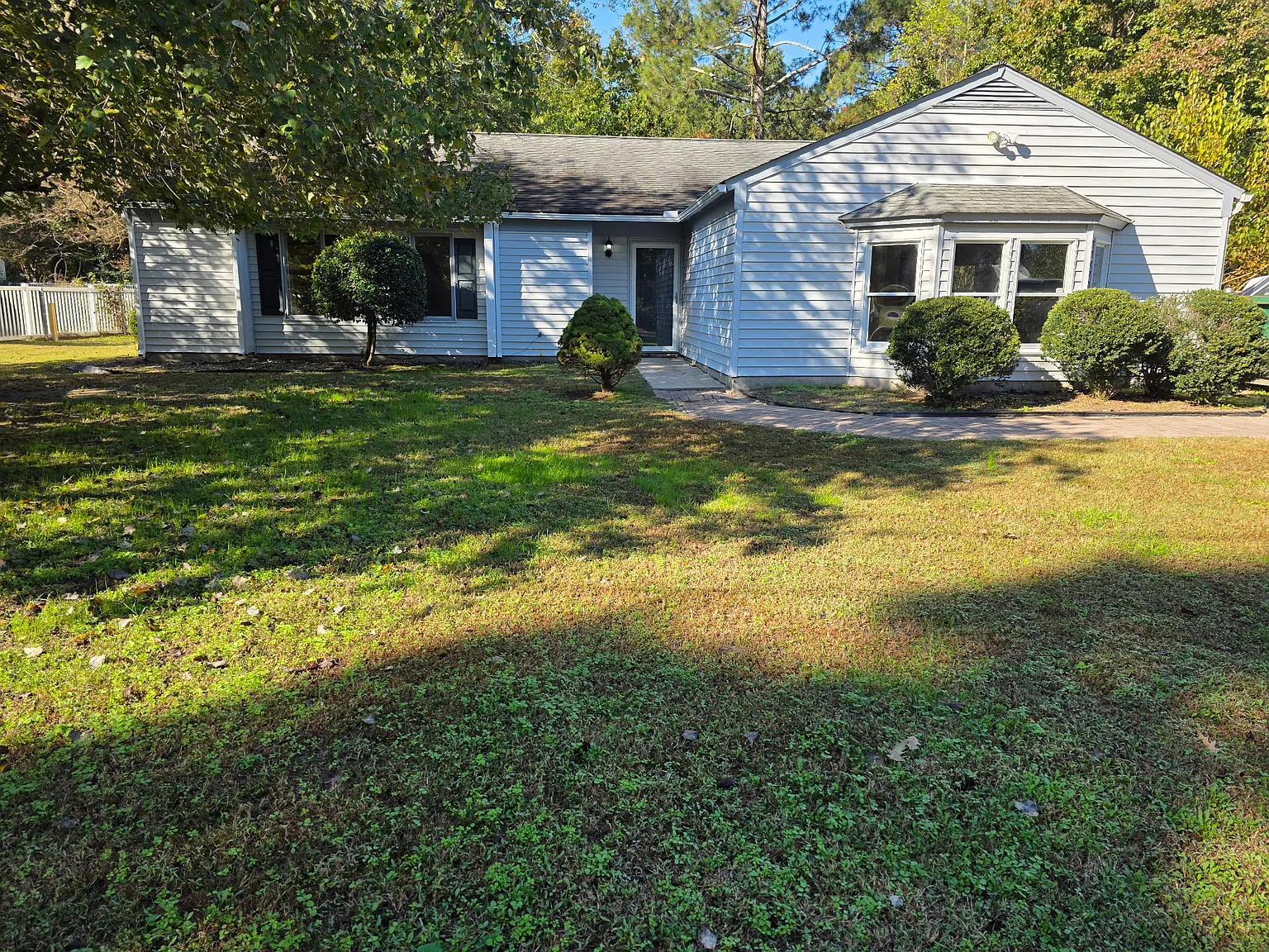3 bed, 1985 sqft, $2,200 — Photo 1