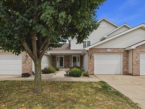4th image of 626 Village Ln