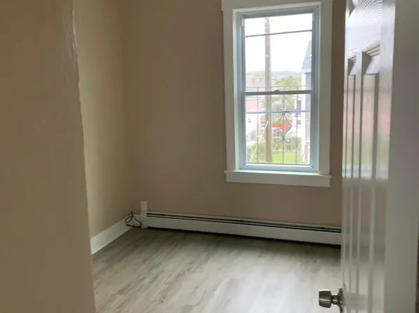 195 Raymond St #2, Fall River, MA 02723