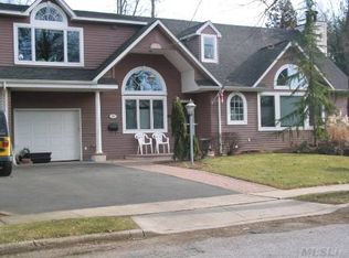 24 Oakfield Ave, Freeport, NY 11520