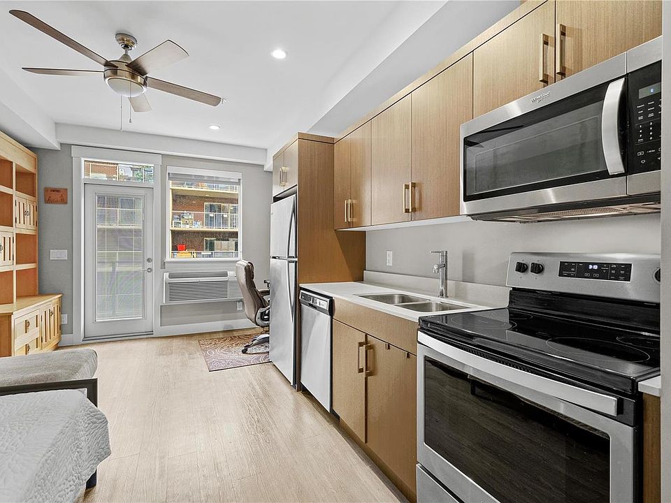 1st image of 925 Leon Ave #417