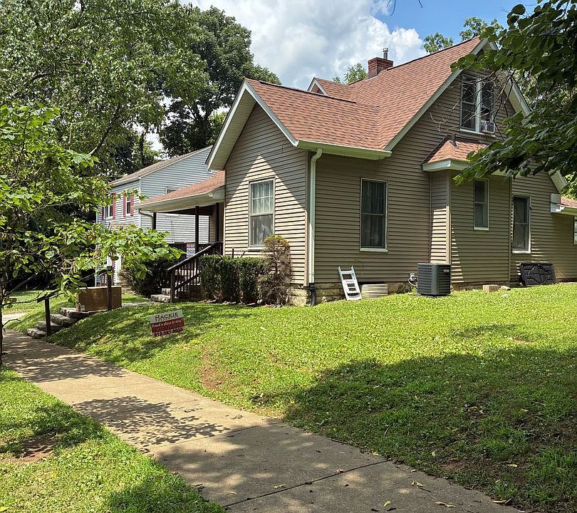 1st image of 725 E 2nd St