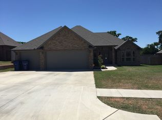 1202 Fox Run Ln, Blanchard, OK 73010