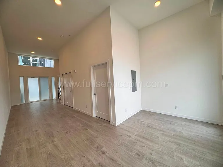 11208 Pinehurst Way NE — Photo 3