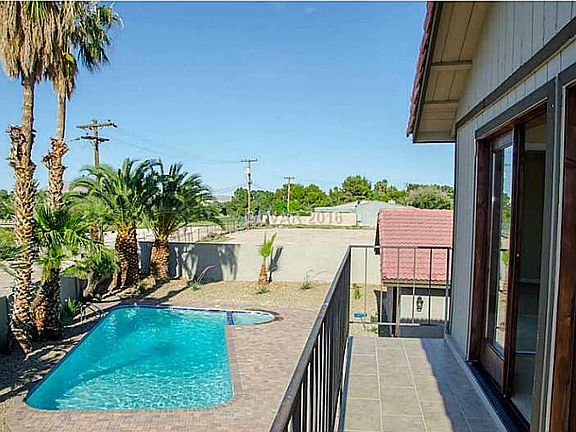 2nd image of 1860 Papago Ln