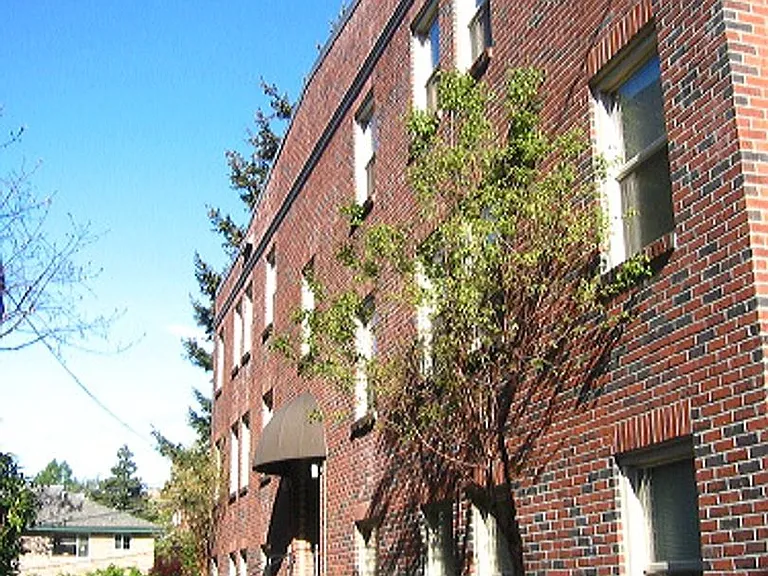 West Coast Arms Apartments — Photo 11