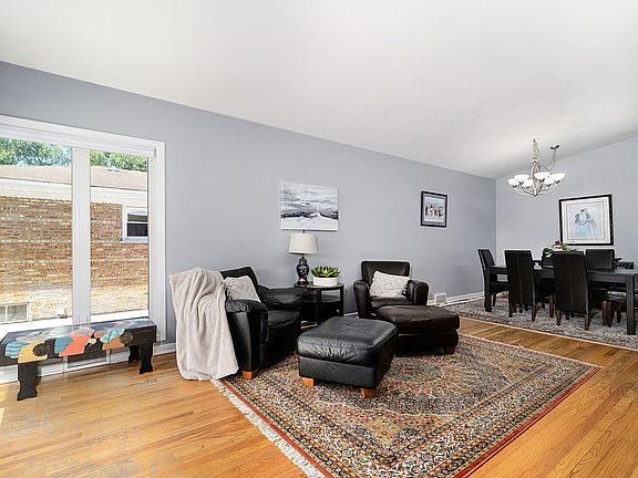 3rd image of 3130 W Jarvis Ave
