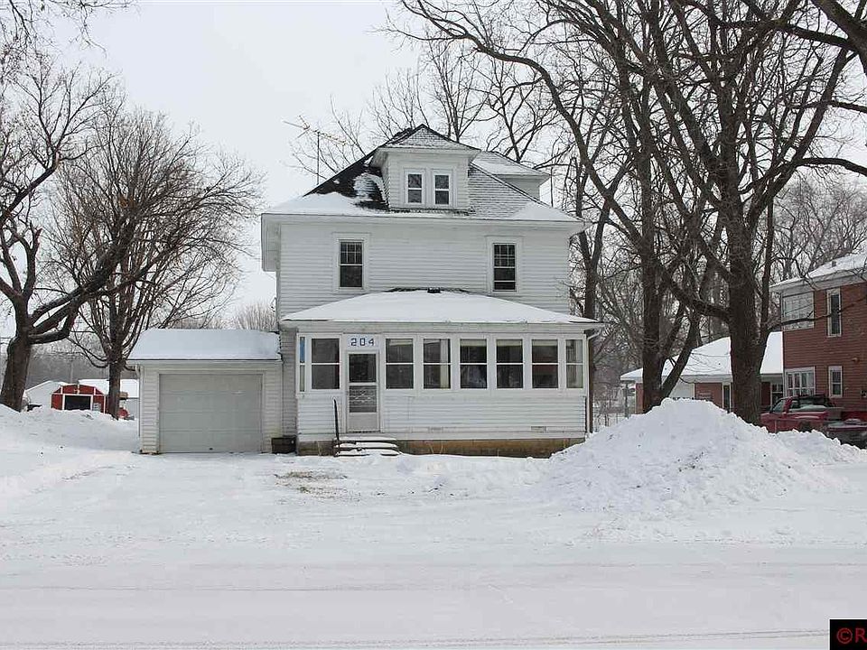 1st image of 204 1st St NE