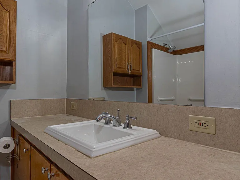624 1st Ave — Photo 3