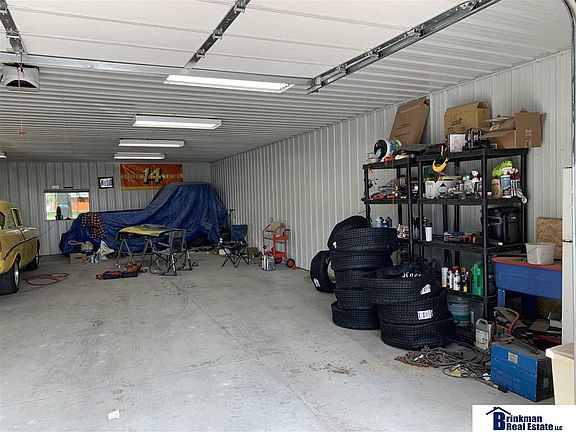 4th image of 547 Pleasant St