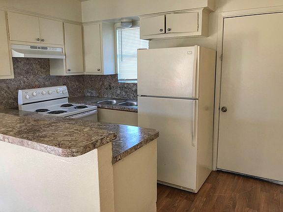 Nice & Bright Kitchen!