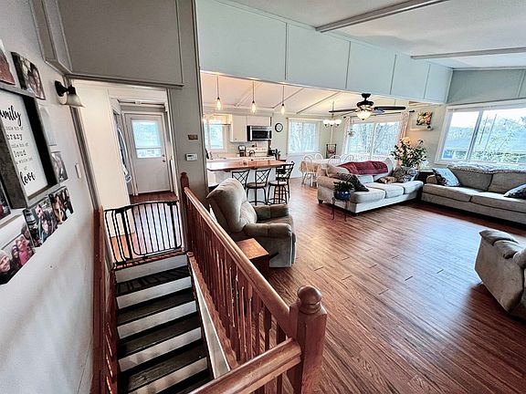 4th image of 2065 W Preston Dr