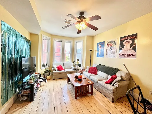 4 bed, 9999 sqft, $7,000 — Photo 4