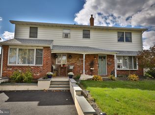 33 Rambler Ln, Levittown, PA 19055