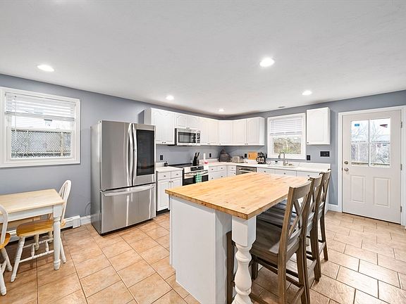 4th image of 82 Cotton Ave