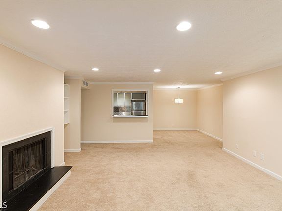 4th image of 1002 Summit North Dr NE