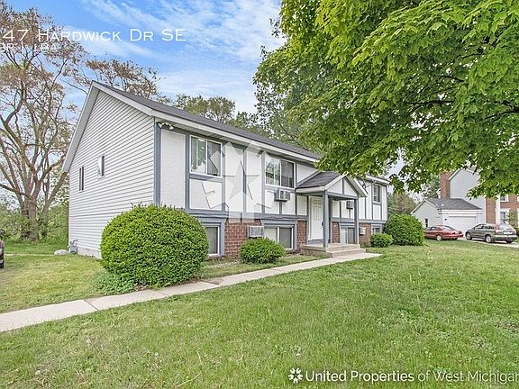 3rd image of 947 Hardwick Dr SE