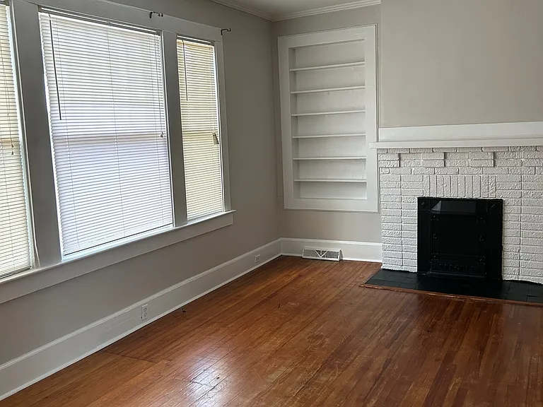 1104 Belleview St — Photo 3