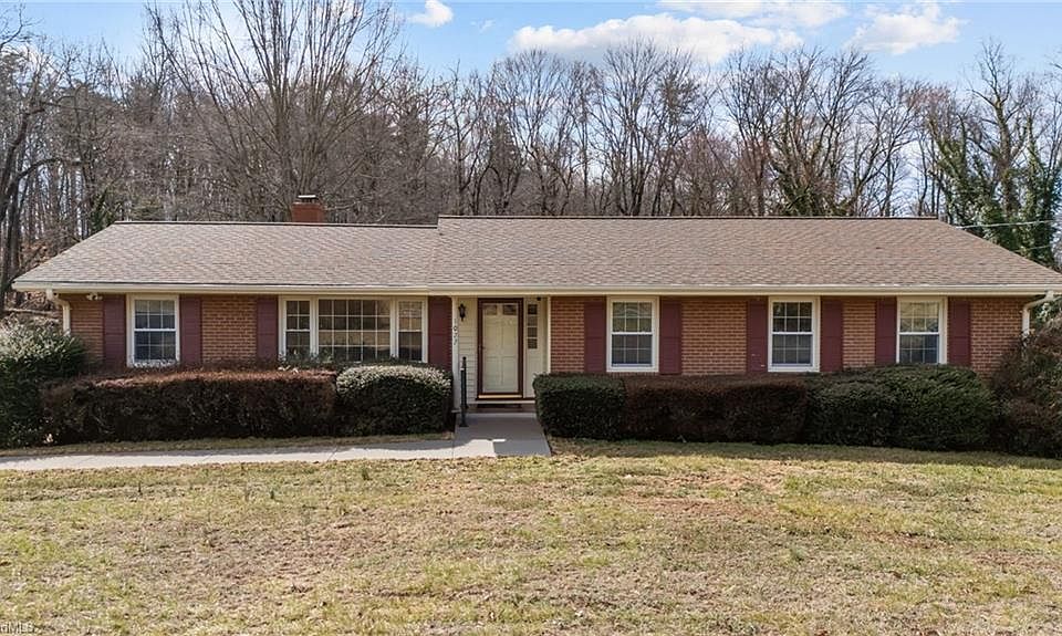 1st image of 1022 Pine Knolls Rd