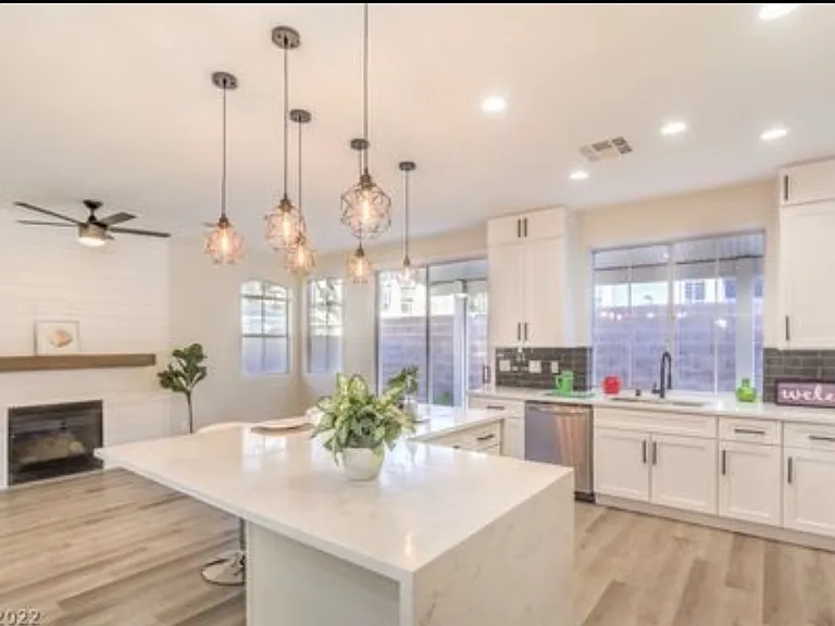 9101 Kings Town Ave — Photo 5