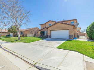 2752 E Newgrove St, Lancaster, CA 93535