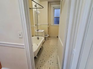 364 Riverway St #9, Boston, MA 02115