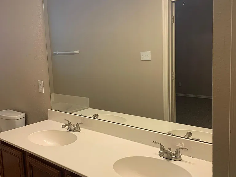 1051 Elm Dr — Photo 16