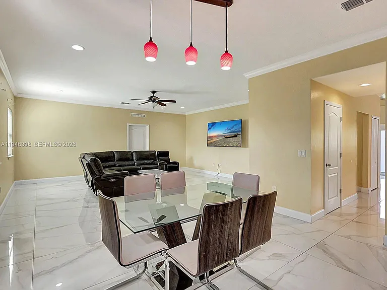1018 SW Eckard Ave — Photo 16