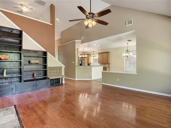 5th image of 413 Settlers Valley Dr